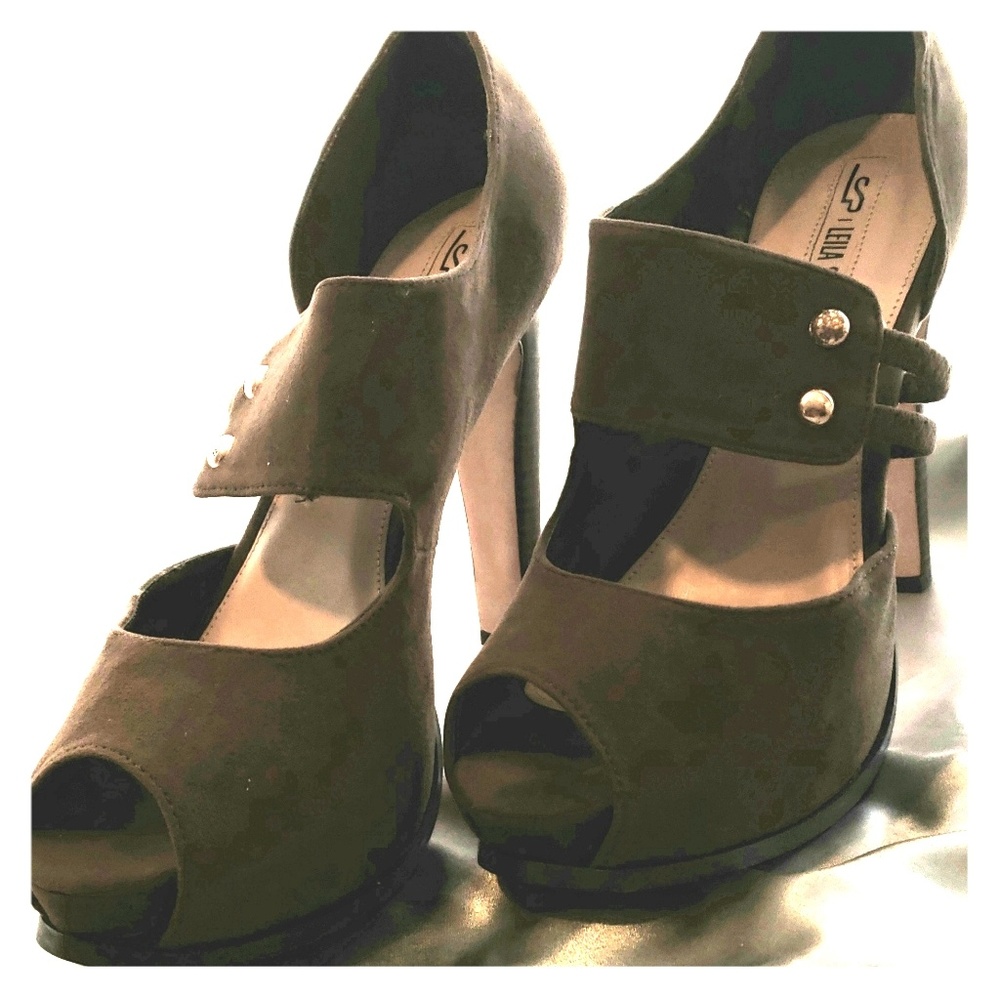NWT brown heels with platform